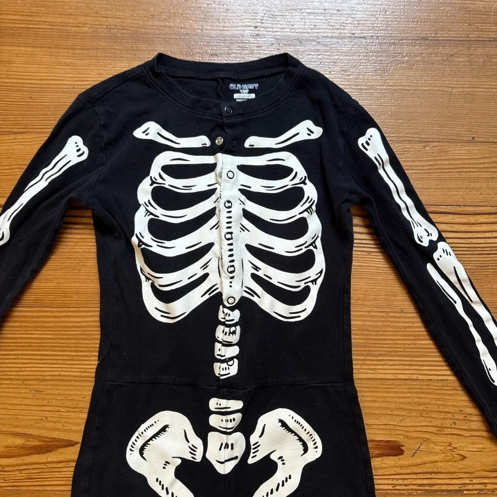 Old Navy Skeleton Pajamas Kids Black One Piece Snug Fit SIZE L 10